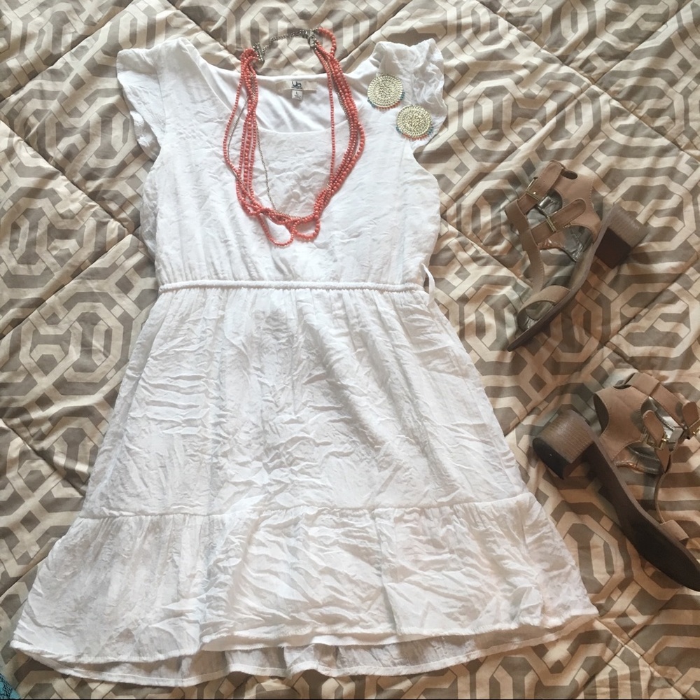 ⭐️SALE White Dress with Elastic Waist and Flow Fit